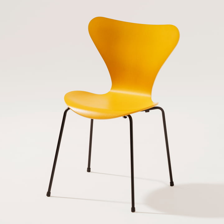 Serie 7 Stuhl von Fritz Hansen in Esche true yellow gefärbt / Gestell schwarz