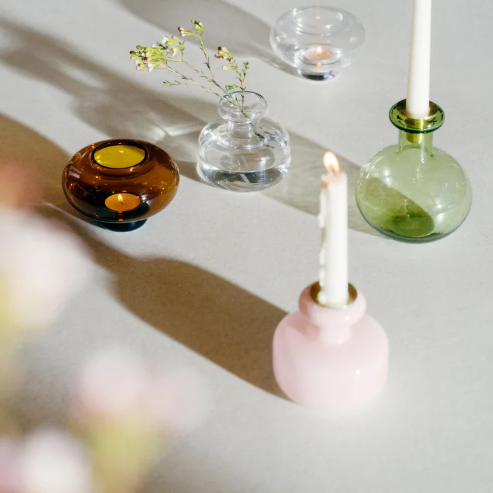 Die Vasen und Kerzenhalter aus der Winter 2020 Kollektion von Marimekko