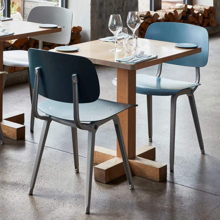 Der Revolt Chair von HAY in einem gewerblichen Ambiente