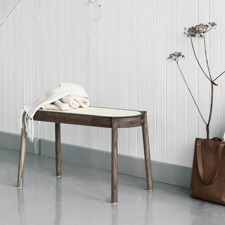 Schlanke Bank für den Flur