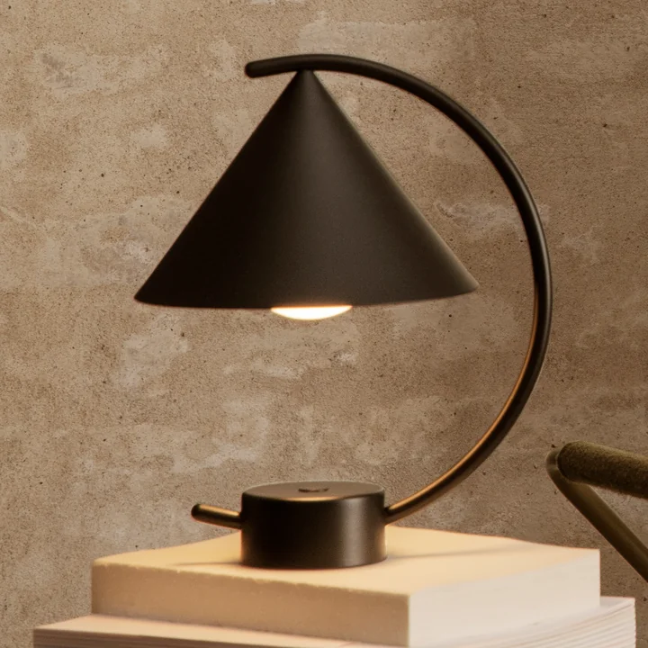 Ferm Living - Meridian Akku LED-Tischleuchte, schwarz