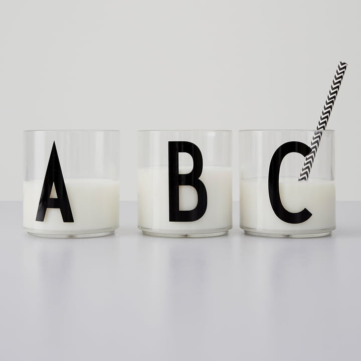 Das AJ Kids Personal Trinkglas von Design Letters ist vielfältig einsetzbar