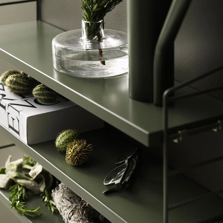 Edles Wandregal im naturbelassenen Look