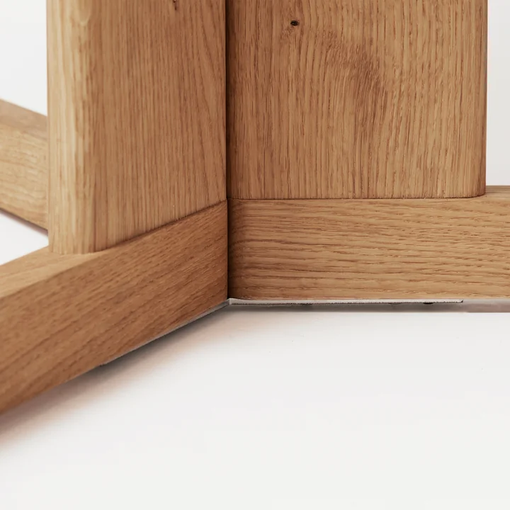 Dreibeiniger Eichentisch aus europäischem Holz