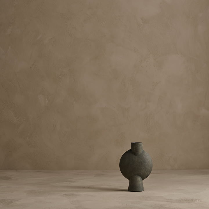 Die Sphere Vase Bubl Mini von 101 Copenhagen eignet sich für kurze Blumen und Sträucher