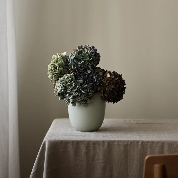 Die Ora Vase von Stelton mit einem herrlichen Blumenbouquet