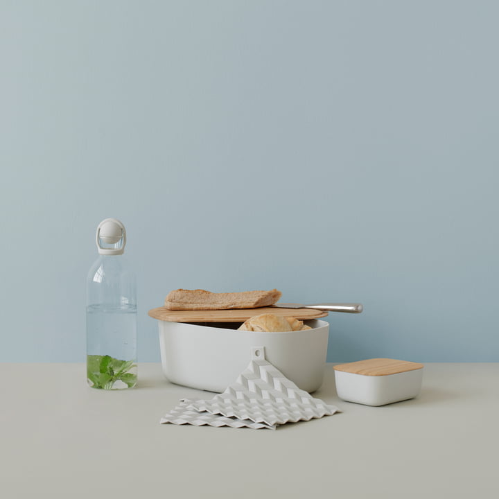 Die Cool-It Wasserkaraffe und der Hold-On Topflappen von Rig-Tig by Stelton