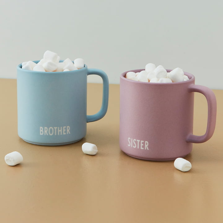 Die AJ Mini Favourite Porzellan Becher von Design Letters dienen als süsses Mitbringsel