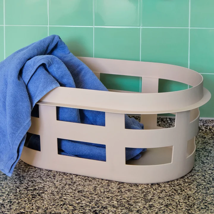 Die zarte Nougat-Farbe des Basket Aufbewahrungskorbes von HAY 