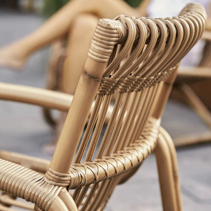 Der Curve Loungesessel Outdoor von Cane-line mit wetterfestem Weave-Material