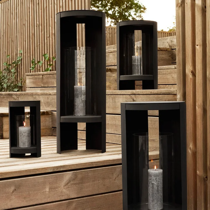 Die verschiedenen Grössen des Ora Windlichts von AYTM