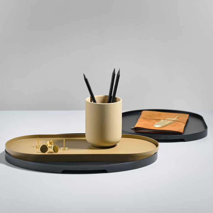 Das Singles Metall-Tablett von Zone Denmark als stylischer Präsentierteller