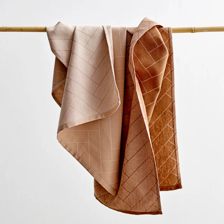 Das Tiles Geschirrtuch von Södahl in Damast-Webtechnik