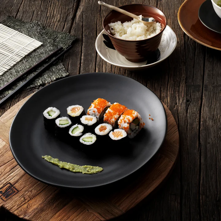 Der Kyoto Teller von HKliving mit Sushi
