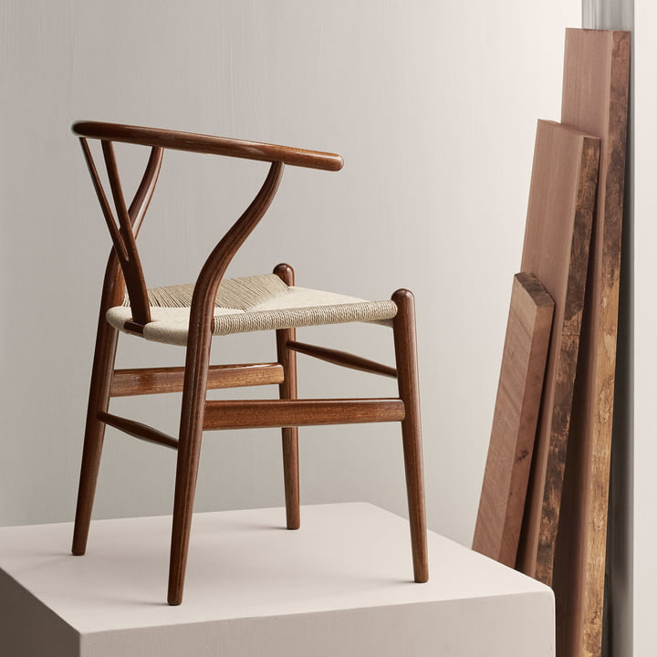 FSC-zertifiziertes Mahagoni-Holz für den limitierten CH24 Wishbone Chair von Carl Hansen 