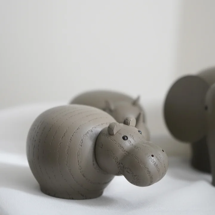 Hibo Nilpferd von Woud in der Farbe taupe