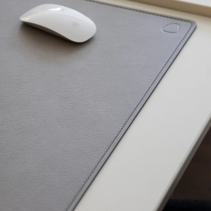 Work Mat Square XXL 54 x 74 cm von Lind DNA in Cloud hellgrau / anthrazit