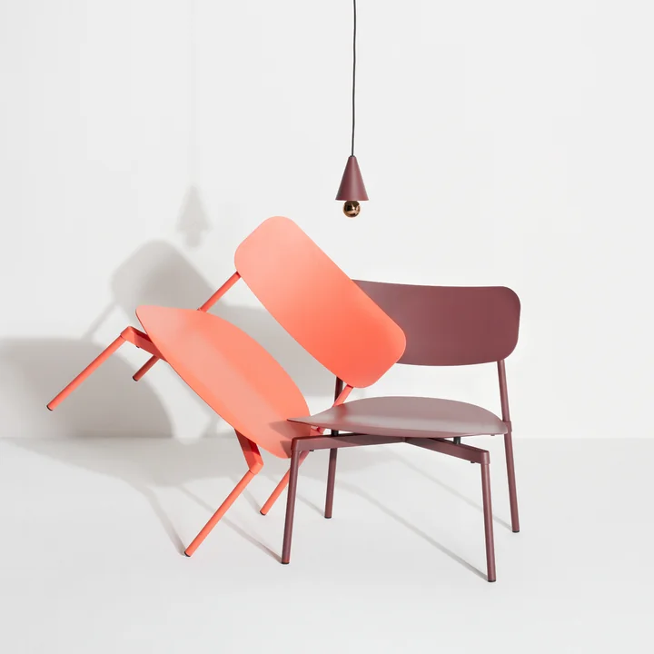 Fromme Lounge Stuhl Outdoor von Petite Friture in coral und braun rot