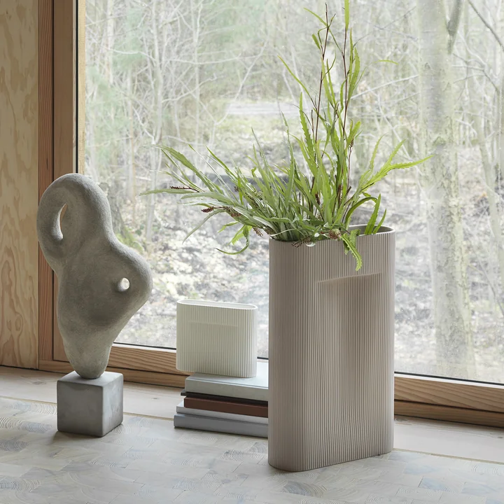 Ridge Vase von Muuto in off-white und beige