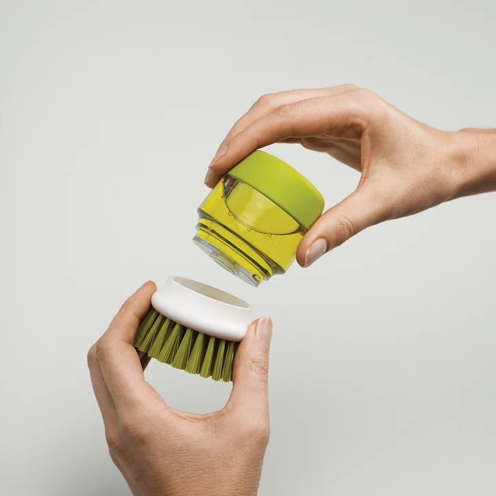 Palm Scrub Spülbürste mit Spülmittelspender von Joseph Joseph