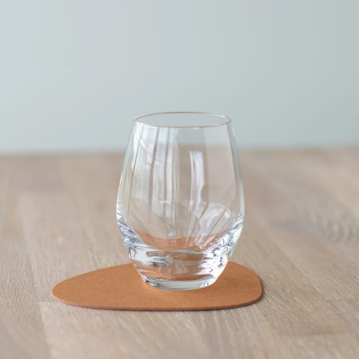 Zeitloser Glasuntersetzer aus recyceltem Leder