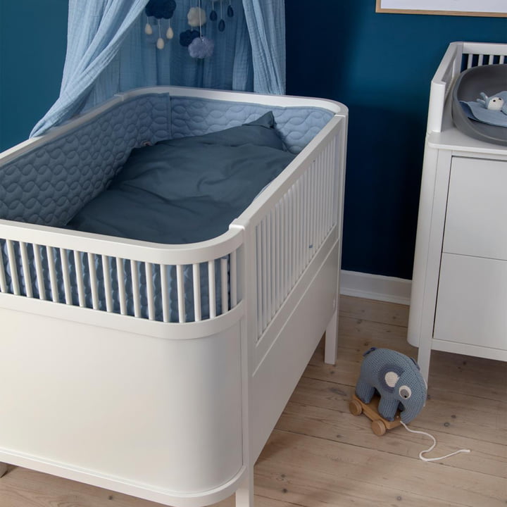 Baby-Bettnestchen von Sebra in powder blue