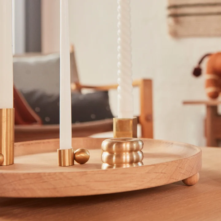 Inka Holztablett rund Ø 30 cm, natur und Kerzenhalter, Messing von OYOY