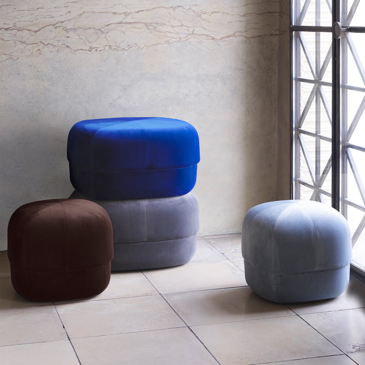 Circus Pouf von Normann Copenhagen in Kaffee Velour und electric blau Velour