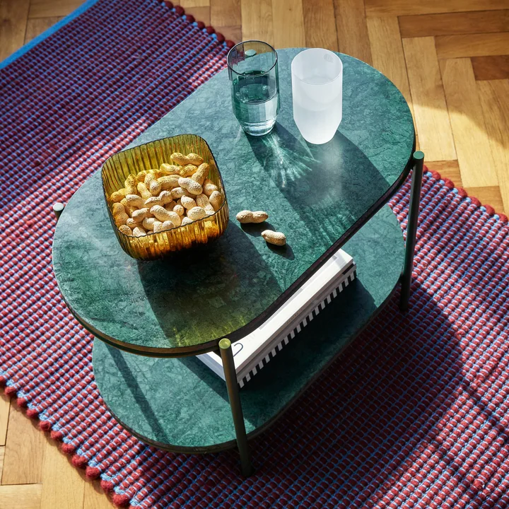 Marmor-Beistelltisch im Wohnzimmer