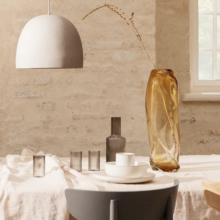 Water Swirl Vase von Ferm Living in der Farbe amber