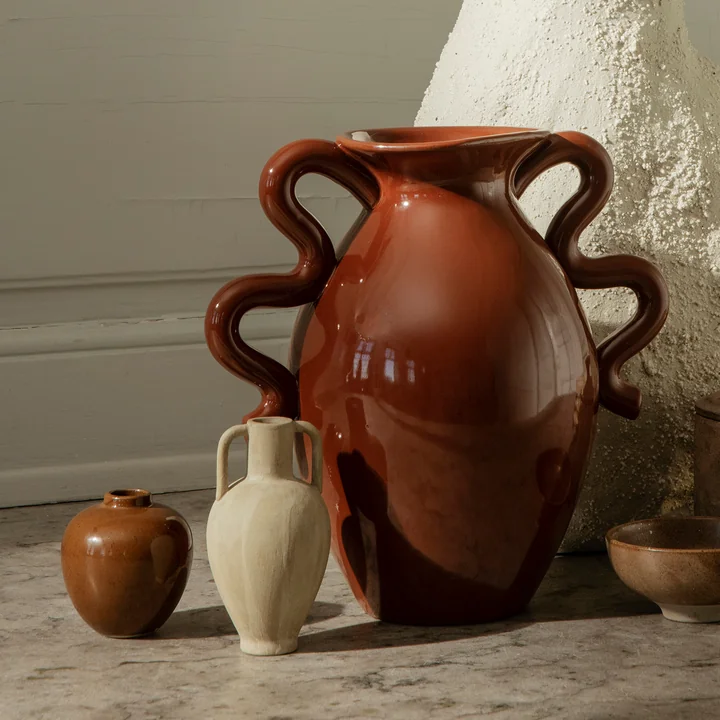 Verso Blumenvase von Ferm Living in der Farbe terracotta