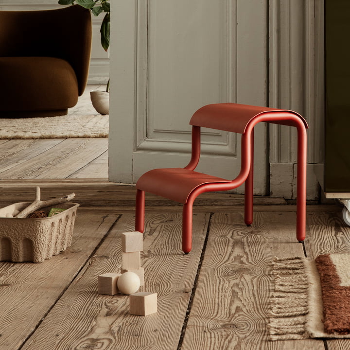 Up Step Multifunktionaler Hocker von ferm Living in der Farbe poppy red