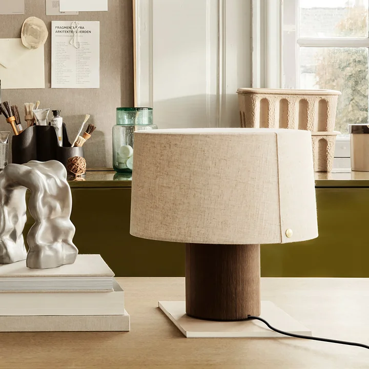 Post Tischleuchte Basis von Ferm Living in der Ausführung Solid, Eiche geräuchert