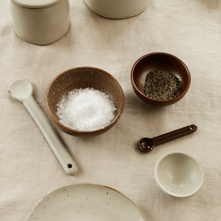 Petite Schalen von Ferm Living in der Ausführung weiss / braun 
