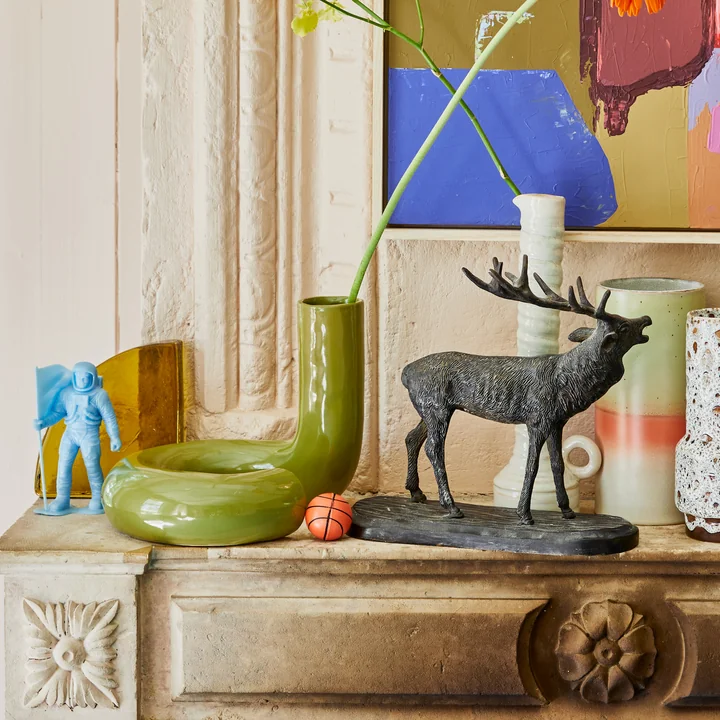 Objects Twisted Vase von HKliving in der Farbe glossy olive green