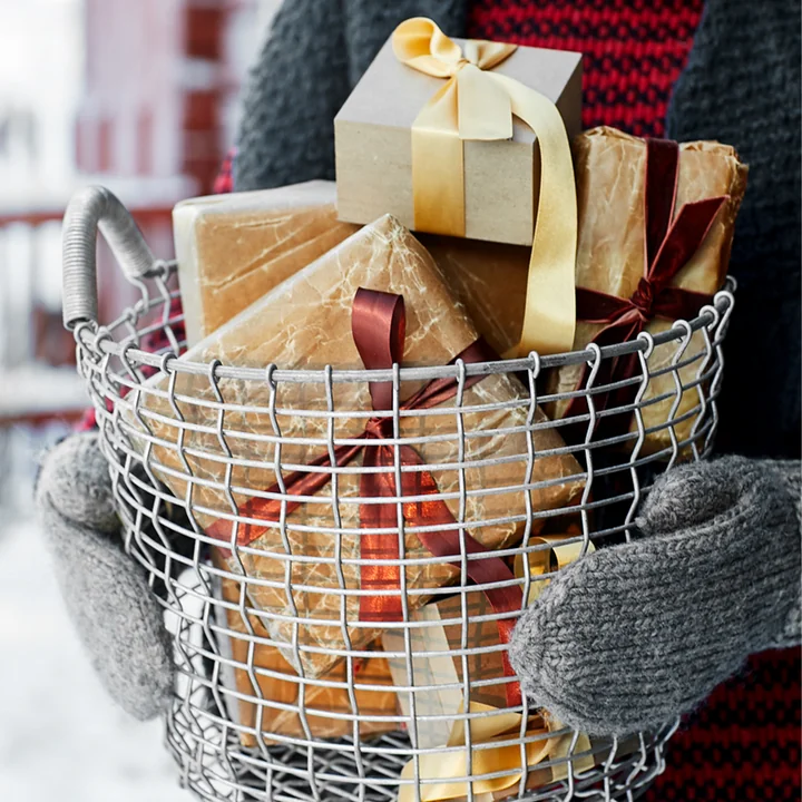 Bin 16 von Korbo mit Geschenken