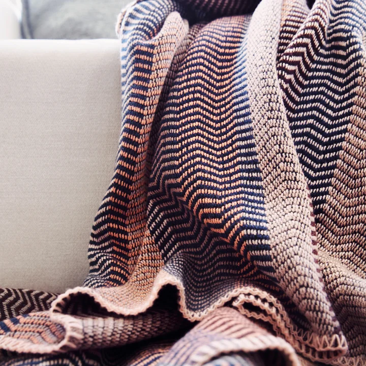 Fri Wolldecke 200 x 150 cm von Røros Tweed in by the fire