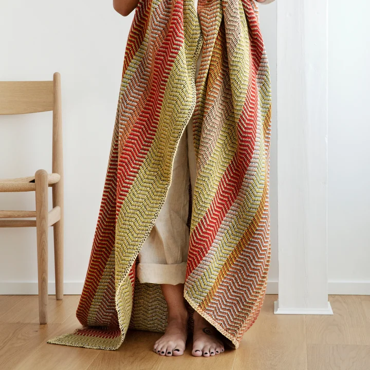 Fri Decke von Røros Tweed in summer red