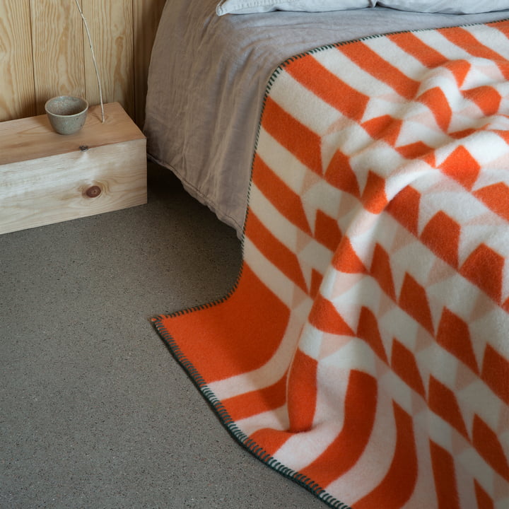 Kvam Wolldecke 200 x 135 cm von Røros Tweed in orange