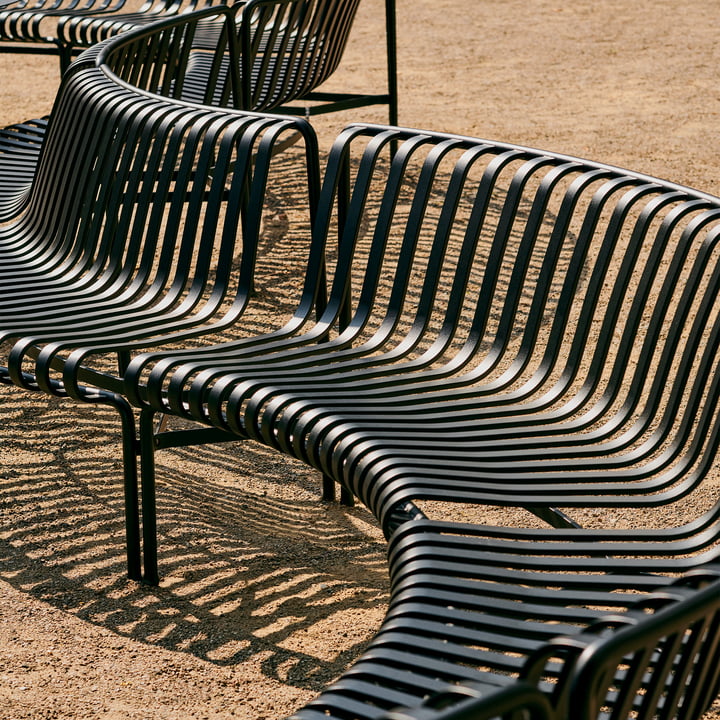 Palissade Park Dining Bench von Hay in der Farbe anthrazit