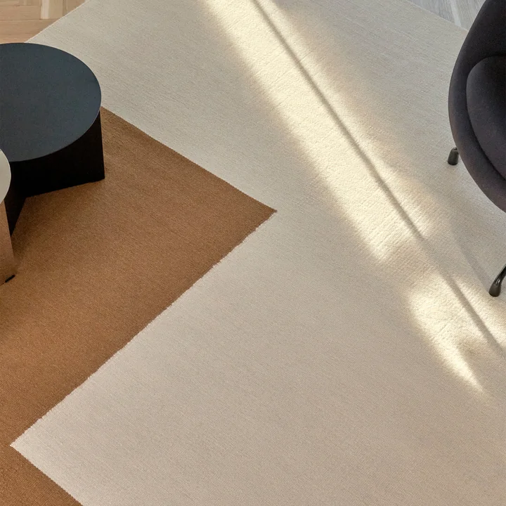 Ethan Cook Flat Works Teppich von HAY in der Farbe braun