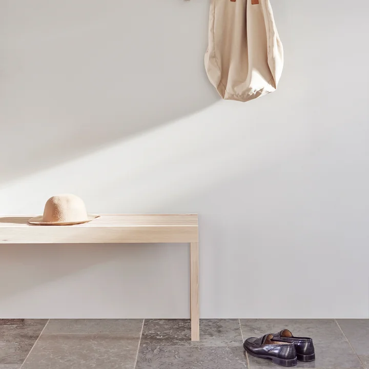 Lightweight Bank von Form & Refine