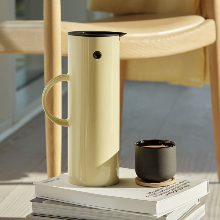 Isolierkanne EM 77, 1 l in mellow yellow von Stelton