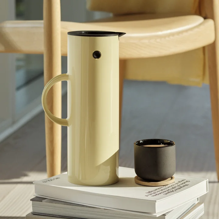 Isolierkanne EM 77, 1 l in mellow yellow von Stelton