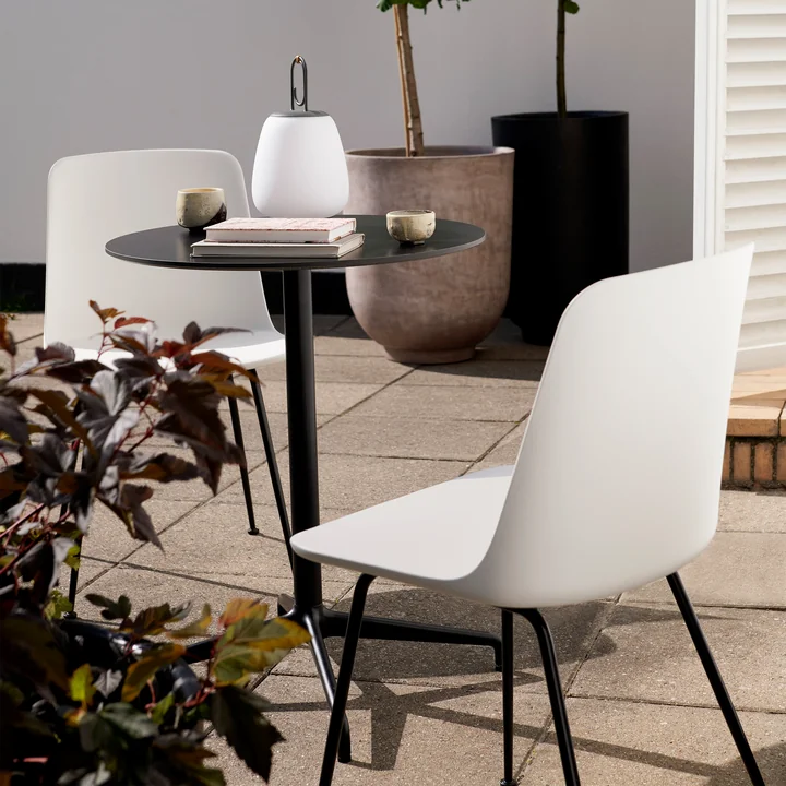Rely HW70 Outdoor Chair, schwarz / weiss von &Tradition