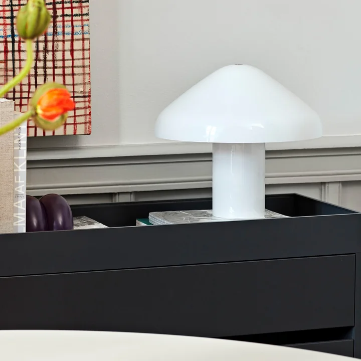 Pao Glas Tischleuchte von HAY in der Farbe weiss