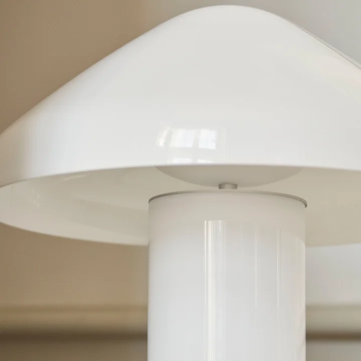 Pao Glas Tischleuchte von HAY in der Farbe weiss