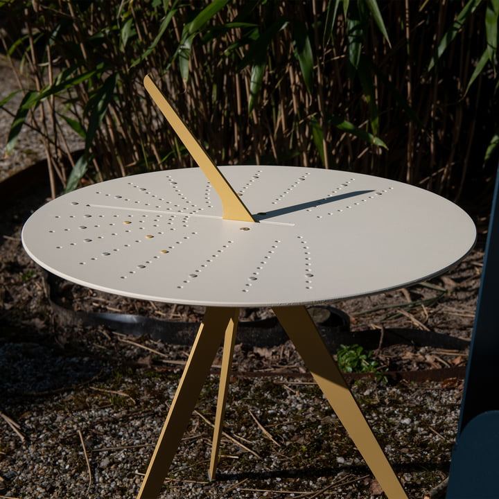 Sundial Beistelltisch von Weltevree in der Farbe sand yellow