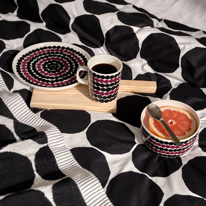 Oiva Siirtolapuutarha, weiss / schwarz / weinrot von Marimekko