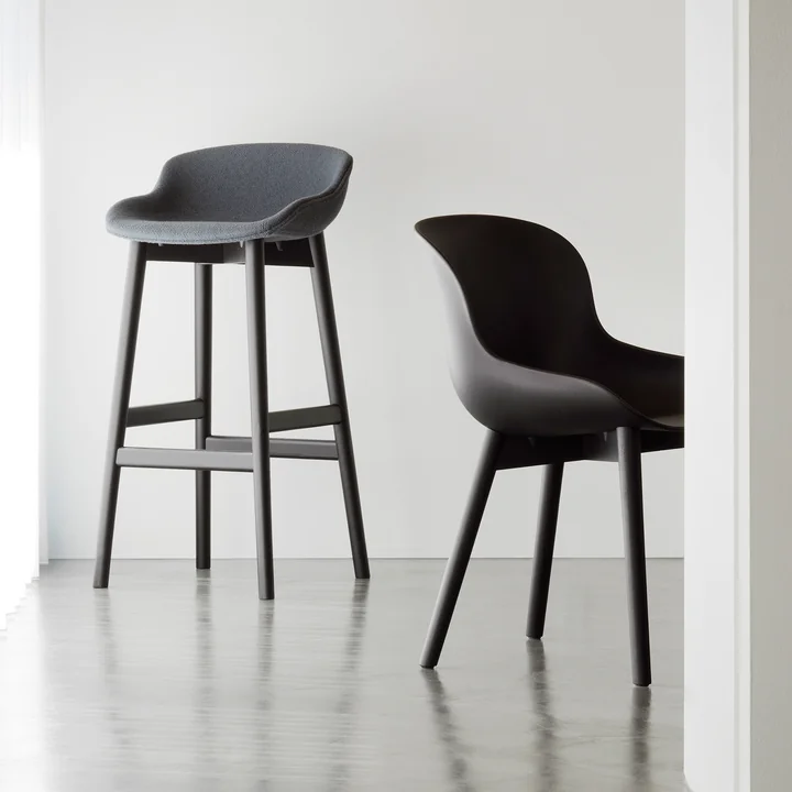 Hyg Stuhl von Normann Copenhagen in der Ausführung Eiche schwarz / schwarz